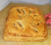 Пирог с горбушей и рисом из слоёного теста