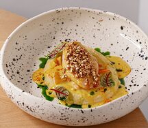 Куриная грудка с хумусом и сливочным карри