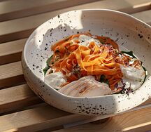 Паста с куриной грудкой и страчателлой в сливочно-томатном соусе