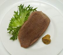 Язык говяжий отварной