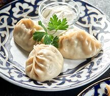 Манты с сыром сулугуни