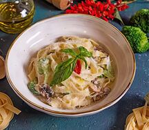 Феттуччине с грибами и брокколи