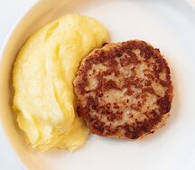 Куриная котлета с картофельным пюре 