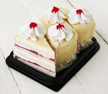Пирожное Молочная девочка