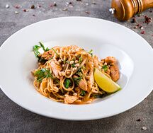 Паста с курицей и рукколой