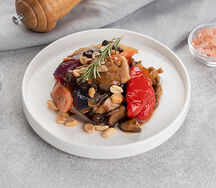 Курица Wok с овощами и арахисом