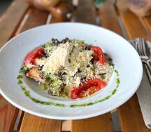 Цезарь с курицей