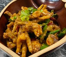 Острые куриные лапы