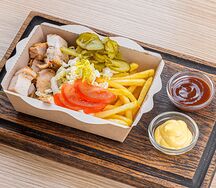 Куриные бедрышки с картошкой фри