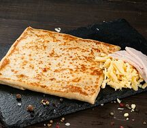 Блин с ветчиной и сыром