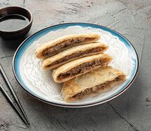 Лепешка с говядиной 牛肉馅饼
