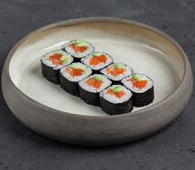 Маки лосось авокадо