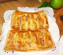 Слойка с ветчиной и сыром