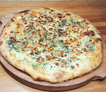 Хачапури с творогом и зеленью 