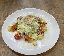 Салат Цезарь с креветками