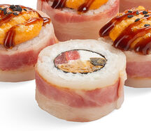 Клэм-ролл с мидиями и беконом с белым соусом