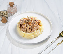 Бефстроганов с картофельным пюре