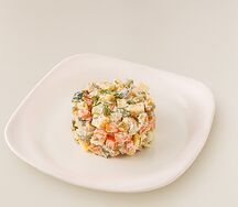 Салат Оливье с лососем