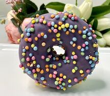 Донат Blueberry черничный