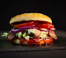 Брусничный бургер