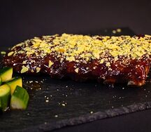 Свиные ребра с брусникой