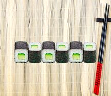 Ролл с авокадо