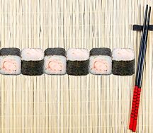 Ролл с креветкой