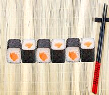 Ролл с лососем