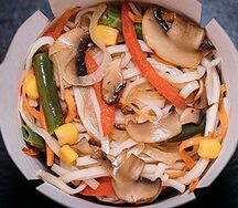 Овощи с лапшой удон