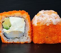 Ролл с креветкой и тартаром из лосося