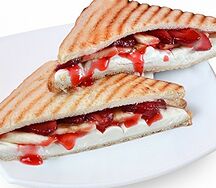 Сандвич с клубникой