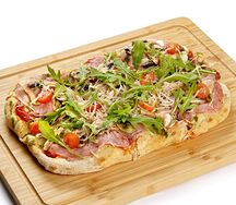 Римская пицца с ветчиной и грибами