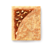 Блин с вареной сгущенкой и орехами