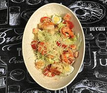 Салат Цезарь с креветками