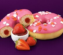 Пончик ЛавДон с клубничной начинкой