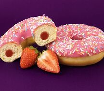 Пончик СтроберриДон с клубничной начинкой
