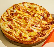 Хачапури с копчёным сыром сулугуни