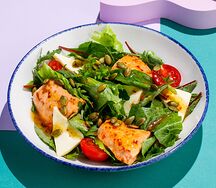 Теплый салат с лососем