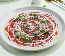 Карпаччо из говядины с трюфельным соусом