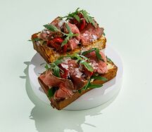 Бриошь с ростбифом