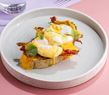 Яйцо Бенедикт с беконом