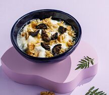 Мацони с медом и орехами