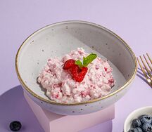 Творог с малиной