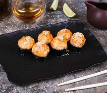 Запеченный ролл с лососем