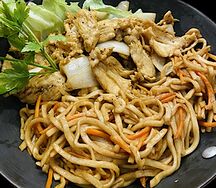 Комбо Удон со свининой и салатом