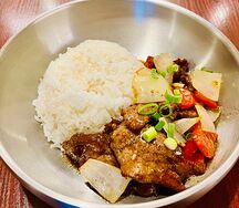 Говядина Хэйджоу с рисом