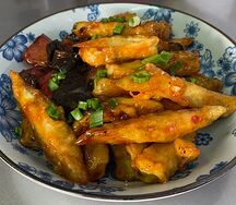 Жареные баклажаны в кисло-остром соусе