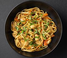 Вок с курицей в кокосовом соусе