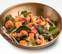 Салат с креветками и манго