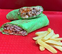 Шаурма в чесночном лаваше и картошка фри
